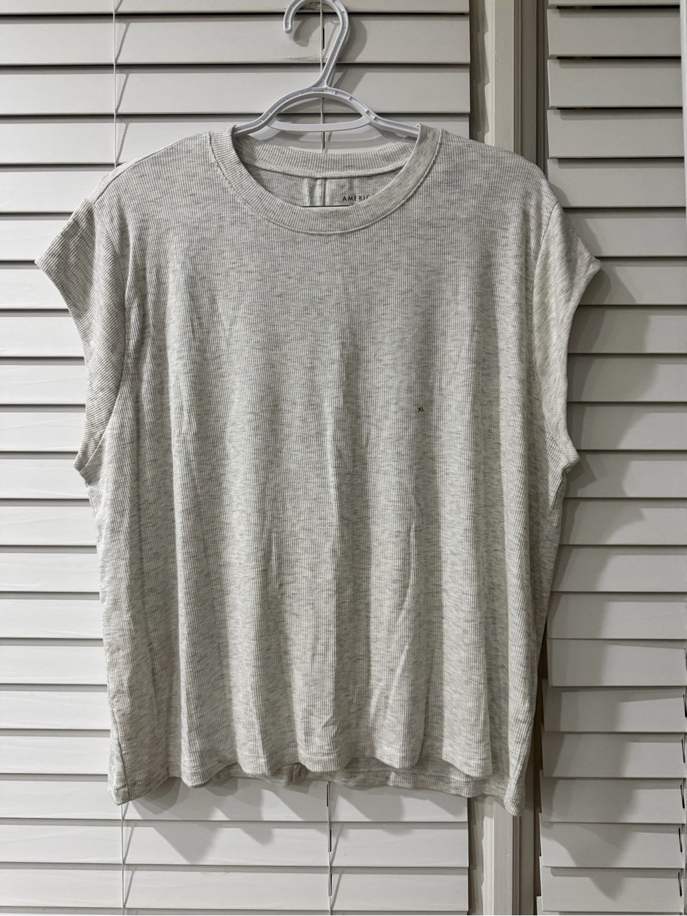 American EagleWomen’s Sleevelees Shirt Light Gray Size XL 🩶🩶